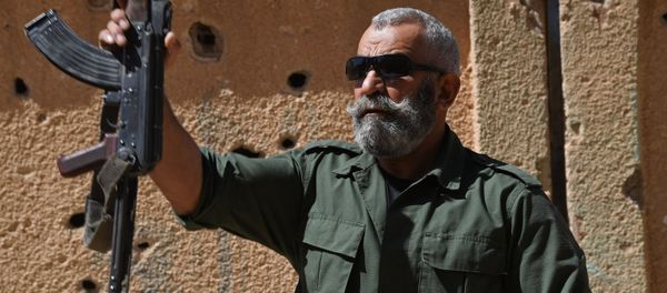 General Issam Zahreddine of the Republican Guard instructs new recruits in Deir ez-Zor, Syria. (File) General Issam Zahreddine of the Republican Guard instructs new recruits in Deir ez-Zor, Syria. (File) - Sputnik International
