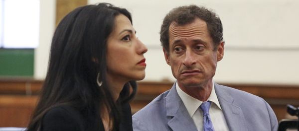 Anthony Weiner, right, and Huma Abedin appear in court in New York on Wednesday, Sept. 13, 2017 Anthony Weiner, right, and Huma Abedin appear in court in New York on Wednesday, Sept. 13, 2017 - Sputnik International