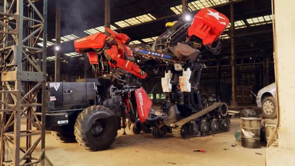THE GIANT ROBOT DUEL - Sputnik International