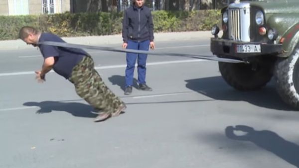 Strongman From Kyrgyzstan - Sputnik International