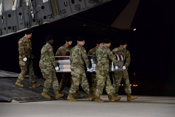 A U.S. Army carry team transfers the remains of Army Staff Sgt. Dustin Wright of Lyons, Georgia, at Dover Air Force Base in Delaware, U.S. on October 5, 2017 A U.S. Army carry team transfers the remains of Army Staff Sgt. Dustin Wright of Lyons, Georgia, at Dover Air Force Base in Delaware, U.S. on October 5, 2017 - Sputnik International