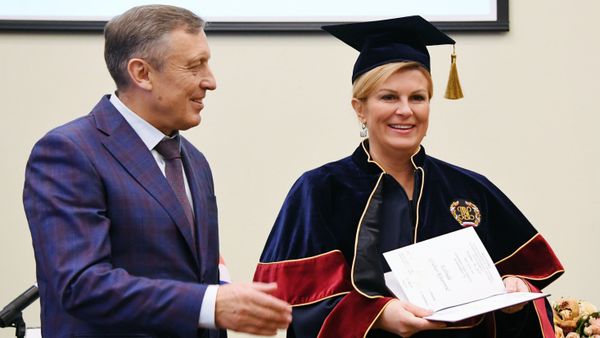 Rector of the Plekhanov Russian University of Economics Victor Grishin and President of Croatia Kolinda Grabar-Kitarovic at her Honorary Doctoral Degree ceremony in Moscow - Sputnik International
