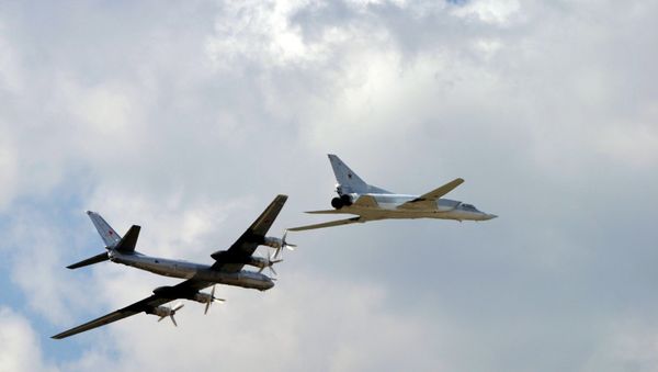 TU 95 and TU 22 strategic bombers make a demonstration flight - Sputnik International