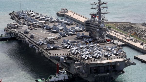 The USS Ronald Reagan aircraft carrier arrives in the South Korean port city of Busan on October 21, 2017 - Sputnik International