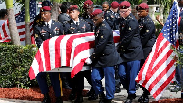 An honor guard carries the coffin of US Army Sergeant La David Johnson, who was among four special forces soldiers killed in Niger, at a graveside service in Hollywood, Florida, October 21, 2017. - Sputnik International