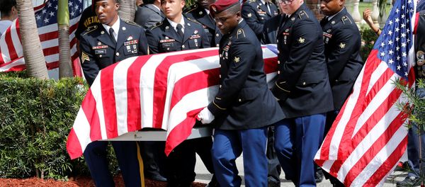 An honor guard carries the coffin of US Army Sergeant La David Johnson, who was among four special forces soldiers killed in Niger, at a graveside service in Hollywood, Florida, October 21, 2017. An honor guard carries the coffin of US Army Sergeant La David Johnson, who was among four special forces soldiers killed in Niger, at a graveside service in Hollywood, Florida, October 21, 2017. - Sputnik International