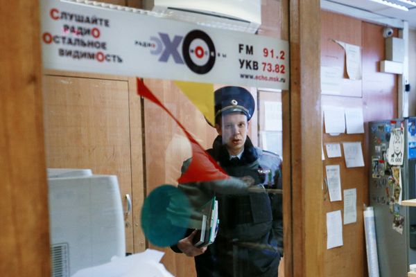 Anchor attacked with knife at Echo of Moscow radio station Anchor attacked with knife at Echo of Moscow radio station - Sputnik International