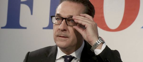 Heinz-Christian Strache, chairman of the right-wing Freedom Party, FPOE, adjusts his glasses during a news conference in Vienna, Austria, Tuesday, Oct. 24, 2017 Heinz-Christian Strache, chairman of the right-wing Freedom Party, FPOE, adjusts his glasses during a news conference in Vienna, Austria, Tuesday, Oct. 24, 2017 - Sputnik International
