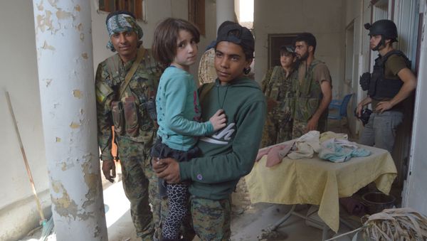 Residents of the liberated Raqqa province. File photo - Sputnik International