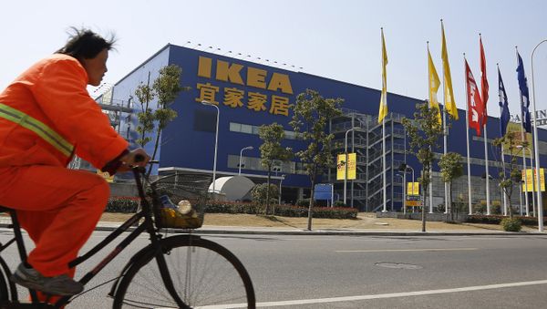 A public worker rides a bicycle in front of an Ikea shop Wednesday March 6, 2013 in Shanghai, China. Chinese authorities say they have destroyed nearly two tons of chocolate cake imported by Sweden's Ikea for violating food quality standards. A public worker rides a bicycle in front of an Ikea shop Wednesday March 6, 2013 in Shanghai, China. Chinese authorities say they have destroyed nearly two tons of chocolate cake imported by Sweden's Ikea for violating food quality standards. - Sputnik International