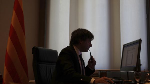 Catalan regional President Carles Puigdemont works on his speech at his desk inside the Palau de la Generalitat in Barcelona, Spain, Tuesday Oct. 10, 2017, which is the seat of the Catalan government. Catalan regional President Carles Puigdemont works on his speech at his desk inside the Palau de la Generalitat in Barcelona, Spain, Tuesday Oct. 10, 2017, which is the seat of the Catalan government. - Sputnik International