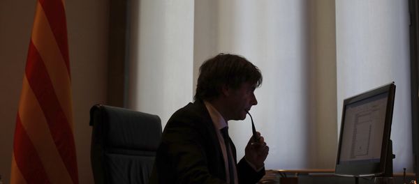 Catalan regional President Carles Puigdemont works on his speech at his desk inside the Palau de la Generalitat in Barcelona, Spain, Tuesday Oct. 10, 2017, which is the seat of the Catalan government. - Sputnik International