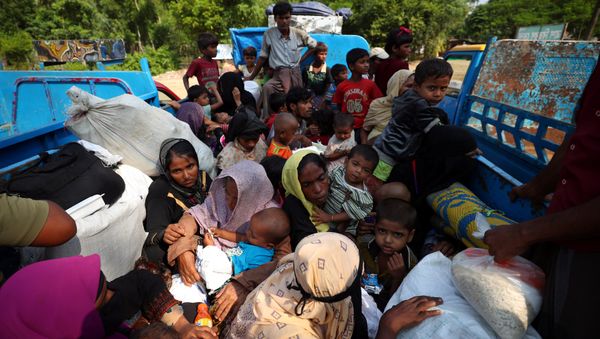 Rohingya refugees who arrived from Myanmar wait on a truck that will take them to a refugee camp from a relief centre in Teknaf, Bangladesh, October 25, 2017 - Sputnik International