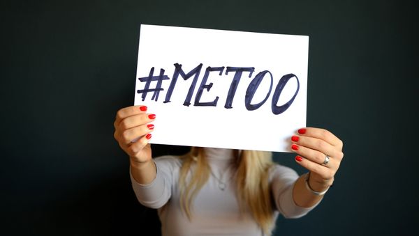 A sign held by a woman spelling #MeToo - Sputnik International