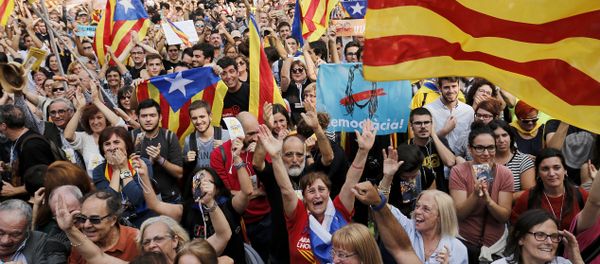 People celebrate after Catalonia's parliament voted to declare independence from Spain on October 27, 2017 in Barcelona People celebrate after Catalonia's parliament voted to declare independence from Spain on October 27, 2017 in Barcelona - Sputnik International