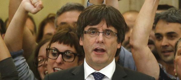 Catalan President Carles Puigdemont sings the Catalan anthem inside the parliament after a vote on independence in Barcelona, Spain, Friday, Oct. 27, 2017. - Sputnik International
