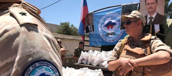 Servicemen of the Russian Center for Reconciliation of Opposing Sides in Syria hand out humanitarian aid in Jiba in the Quneitra province, Syria Servicemen of the Russian Center for Reconciliation of Opposing Sides in Syria hand out humanitarian aid in Jiba in the Quneitra province, Syria - Sputnik International