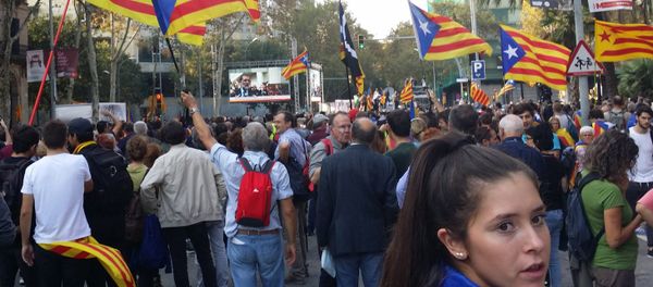 Pro-independence supporters near the building of the parliament of Catalonia. Pro-independence supporters near the building of the parliament of Catalonia. - Sputnik International