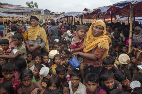 Rohingya Muslims, who crossed over from Myanmar into Bangladesh, wait for their turn to receive food handouts distributed to children and women by a Turkish aid agency at Thaingkhali refugee camp, Bangladesh, Saturday, Oct. 21, 2017 Rohingya Muslims, who crossed over from Myanmar into Bangladesh, wait for their turn to receive food handouts distributed to children and women by a Turkish aid agency at Thaingkhali refugee camp, Bangladesh, Saturday, Oct. 21, 2017 - Sputnik International