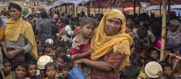Rohingya Muslims, who crossed over from Myanmar into Bangladesh, wait for their turn to receive food handouts distributed to children and women by a Turkish aid agency at Thaingkhali refugee camp, Bangladesh, Saturday, Oct. 21, 2017 - Sputnik International