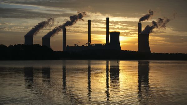 coal-fired Plant Scherer, one of the nation's top carbon dioxide emitters, stands in the distance in Juliette, Ga - Sputnik International