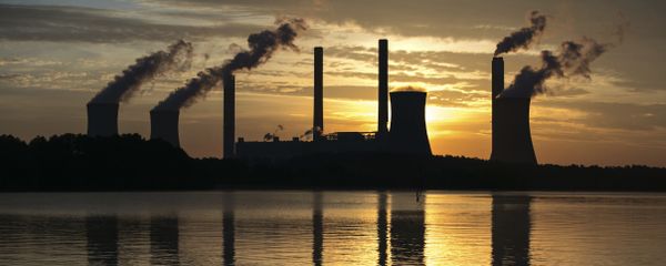coal-fired Plant Scherer, one of the nation's top carbon dioxide emitters, stands in the distance in Juliette, Ga - Sputnik International