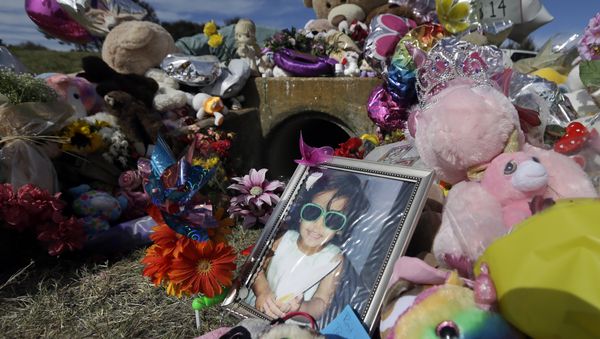 A photograph of 3-year-old Sherin Mathews sits by a makeshift memorial, Saturday, Oct. 28, 2017, in Richardson, Texas - Sputnik International