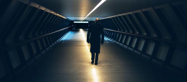 A man walking in London - Sputnik International