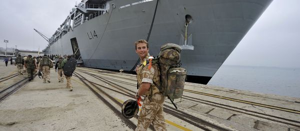 A British soldier looks back while walking to the HMS Albion warship of the British Royal Navy at anchor at port of Santander northern Spain, Tuesday, April 20, 2010. A British soldier looks back while walking to the HMS Albion warship of the British Royal Navy at anchor at port of Santander northern Spain, Tuesday, April 20, 2010. - Sputnik International