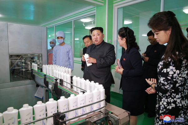 North Korean leader Kim Jong Un and wife Ri Sol Ju visit a cosmetics factory in Pyongyang North Korean leader Kim Jong Un and wife Ri Sol Ju visit a cosmetics factory in Pyongyang - Sputnik International