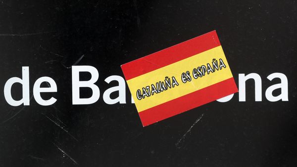A sticker reading Catalonia is Spain is seen in Sant Jaume Square outside the Generalitat Palace, the Catalan regional government headquarters in Barcelona, Spain, October 30, 2017. - Sputnik International