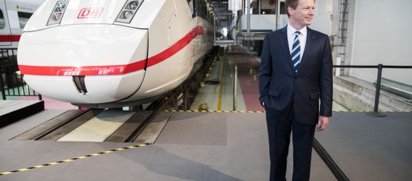 Richard Lutz, CEO of the German railway operator Deutsche Bahn (DB) poses for a picture in front of an Inter City Express 4 train prior to the company's annual results news conference in Berlin on March 23, 2017. Richard Lutz, CEO of the German railway operator Deutsche Bahn (DB) poses for a picture in front of an Inter City Express 4 train prior to the company's annual results news conference in Berlin on March 23, 2017. - Sputnik International