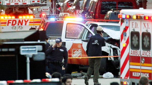 Investigators are near the Home Depot truck which struck down multiple people on a bike path, killing several and injuring numerous others at the crime scene in lower Manhattan in New York, NY, U.S., October 31, 2017. - Sputnik International