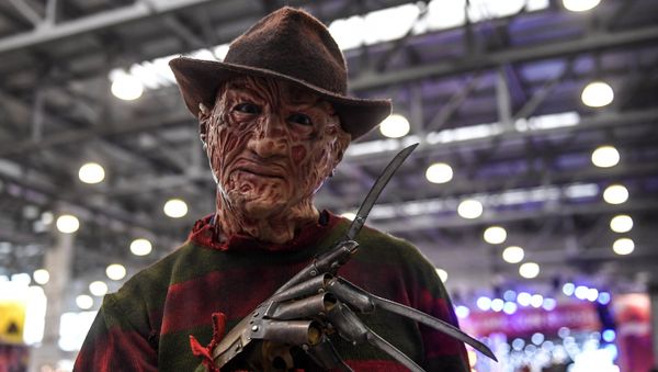 Man in Freddie Krueger costume at a comic convention - Sputnik International