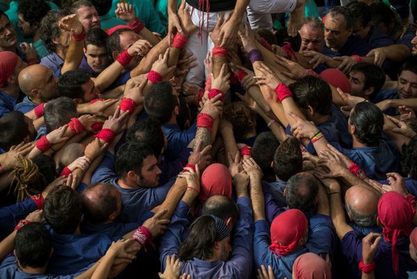 All for One, One for All: Catalonia's Incredible Gravity-Defying 'Human Towers' All for One, One for All: Catalonia's Incredible Gravity-Defying 'Human Towers' - Sputnik International