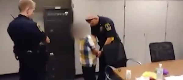 Father films son being arrested and handcuffed for fighting back against a bully in Indiana Father films son being arrested and handcuffed for fighting back against a bully in Indiana - Sputnik International