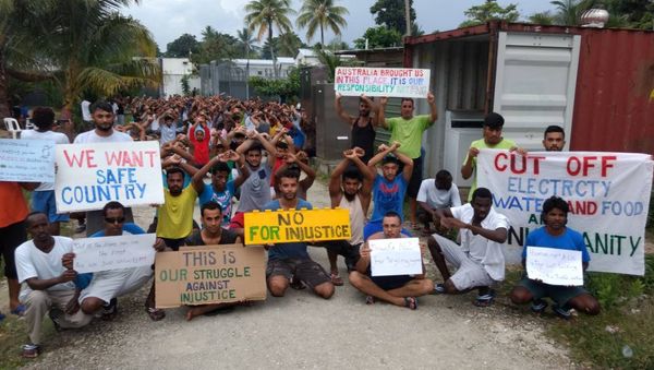 Asylum seekers protest on Manus Island, Papua New Guinea, in this picture taken from social media November 3, 2017 - Sputnik International