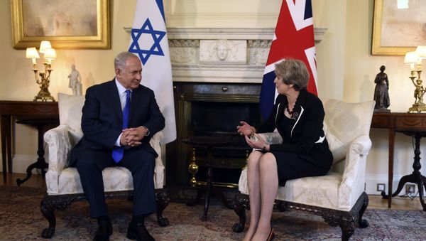 British Prime Minister Theresa May speaks with Israeli Prime Minister Benjamin Netanyahu at a meeting in 10 Downing St, London - Sputnik International
