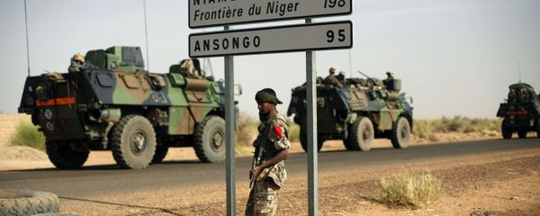 This Feb. 6, 2013, file photo shows French armoured vehicles heading towards the Niger border before making a left turn north in Gao, northern Mali. This Feb. 6, 2013, file photo shows French armoured vehicles heading towards the Niger border before making a left turn north in Gao, northern Mali. - Sputnik International