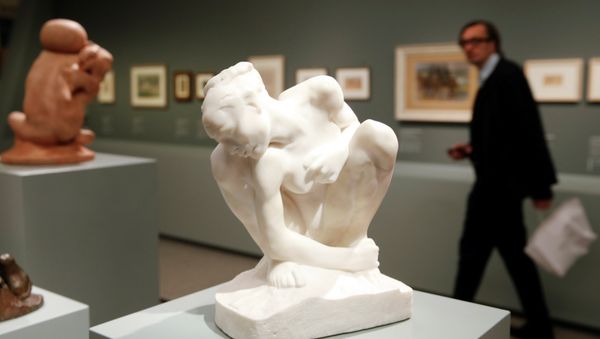 The marble sculpture Crouching Woman (1882) of French artist Auguste Rodin is seen during a media preview of the Gurlitt: Status Report - Nazi Art Theft and its Consequences exhibition at the Bundeskunsthalle in Bonn, Germany, November 2, 2017. - Sputnik International