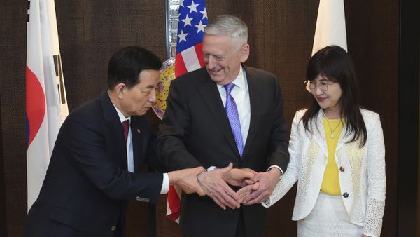 (File) U.S. Defense Secretary Jim Mattis, center, shakes hands with South Korea's Minister of Defense Han Minkoo, left, and Japan's Minister of Defense Tomomi Inada, right, ahead of a trilateral meeting at the 2017 International Institute for Strategic Studies (IISS) Shangri-la Dialogue, an annual defense and security forum in Asia, on Saturday, June 3, 2017 in Singapore (File) U.S. Defense Secretary Jim Mattis, center, shakes hands with South Korea's Minister of Defense Han Minkoo, left, and Japan's Minister of Defense Tomomi Inada, right, ahead of a trilateral meeting at the 2017 International Institute for Strategic Studies (IISS) Shangri-la Dialogue, an annual defense and security forum in Asia, on Saturday, June 3, 2017 in Singapore - Sputnik International