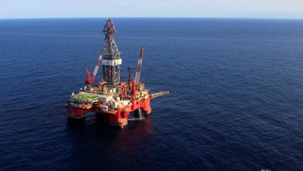 A general view of the Centenario deep-water oil platform in the Gulf of Mexico off the coast of Veracruz, Mexico January 17, 2014 - Sputnik International