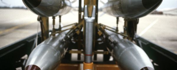 A frontal view of four B-61 nuclear free-fall bombs on a bomb cart - Sputnik International
