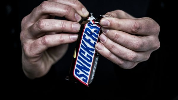 A man opens a Snickers chocolate bar on February 23, 2016 in Lyon, central eastern France - Sputnik International