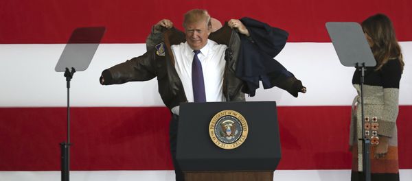 U.S. President Donald Trump, center, puts on a jacket beside first lady Melania Trump, as President Trump meets the US troops at the U.S. Yokota Air Base, on the outskirts of Tokyo, Sunday, Nov. 5, 2017. U.S. President Donald Trump, center, puts on a jacket beside first lady Melania Trump, as President Trump meets the US troops at the U.S. Yokota Air Base, on the outskirts of Tokyo, Sunday, Nov. 5, 2017. - Sputnik International