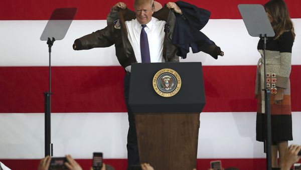 U.S. President Donald Trump, center, puts on a jacket beside first lady Melania Trump, as President Trump meets the US troops at the U.S. Yokota Air Base, on the outskirts of Tokyo, Sunday, Nov. 5, 2017. - Sputnik International