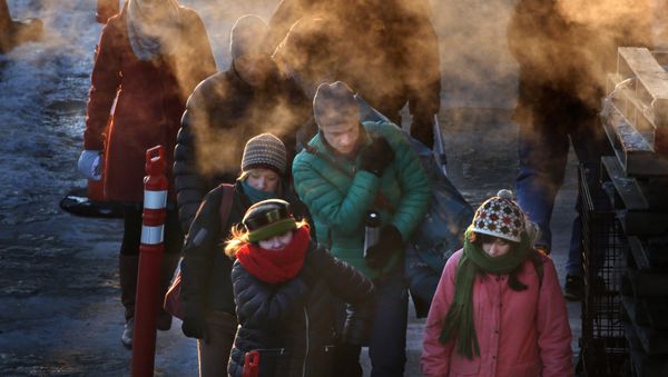 commuters leave the Casco Bay Ferry terminal after arriving during a frigid winter early morning commute in Portland, Maine. As most Americans brace themselves for losing an hour of sleep, some corners of the country are proposing bold alternatives to daylight saving time. - Sputnik International