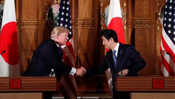 U.S. President Donald Trump and Japan's Prime Minister Shinzo Abe shake hands during a news conference at Akasaka Palace in Tokyo, Japan, November 6, 2017 - Sputnik International