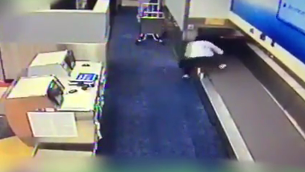 Man crawls on carousel at MIA - Sputnik International