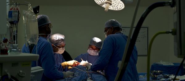 Indian doctors perform surgery (File) - Sputnik International